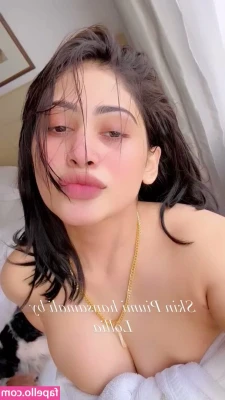 Piumi Hansamali [ piumi-hansamali ] - If this was your bed I was laying on, where would you be?