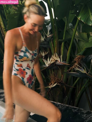 Madi Wilson [ madi-wilson ] - A couple of videos of my soles and toes from this morning...what