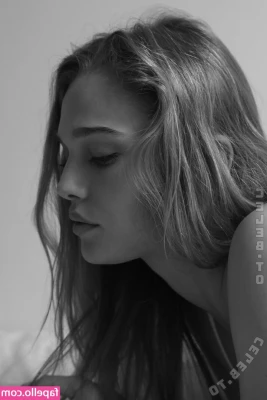Sophie Kern [ sophie-kern ] - I think I missed a spot, who's good at oil massages?👀