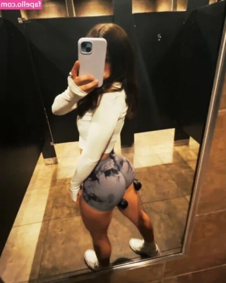 Jazlyn_bliss [ jazlyn-bliss ] - Tell me what kinda freaky stuff you're into 😈