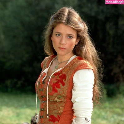 Anna Friel [ anna-friel ] - I found my lunch 😃 leave a comment and a tip if you like to feed