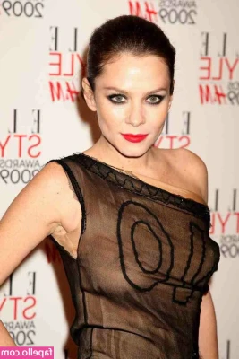 Anna Friel [ anna-friel ] - Happy Halloween 🎃 was edging all day for you