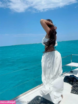 hellen_fetich [ hellen-fetich ] - Welcomeeee   I ll be posting every 2-3 days with various foot stuff  