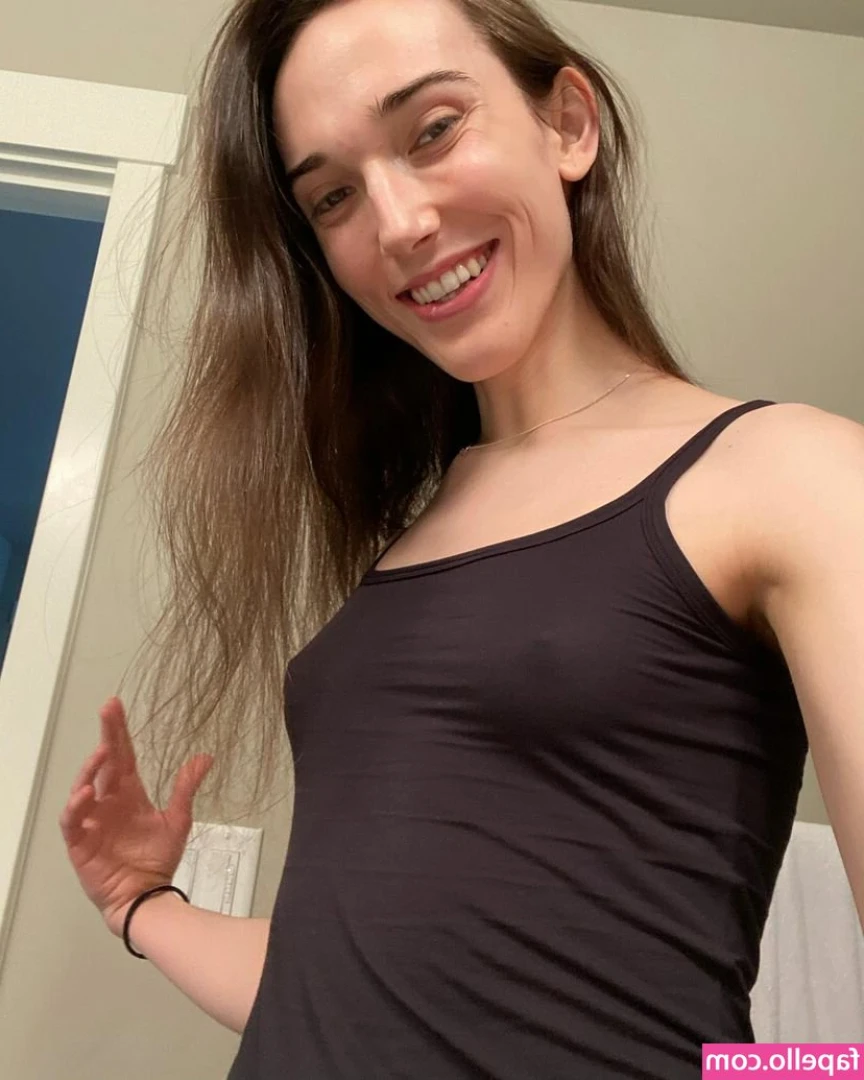 Kitty Kimz [ kitty-kimz ] - Flashing you my cunt