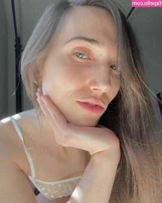 Kitty Kimz [ kitty-kimz ] - Can I 👅 your dick🍆?😏💋