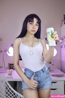 Amandadevil - She s whiskey in a teaser cup