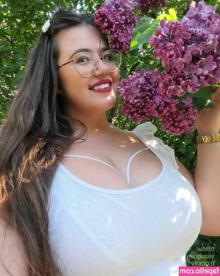 Oksana [ oksana-1 ] - Enter my bed chambers at once!