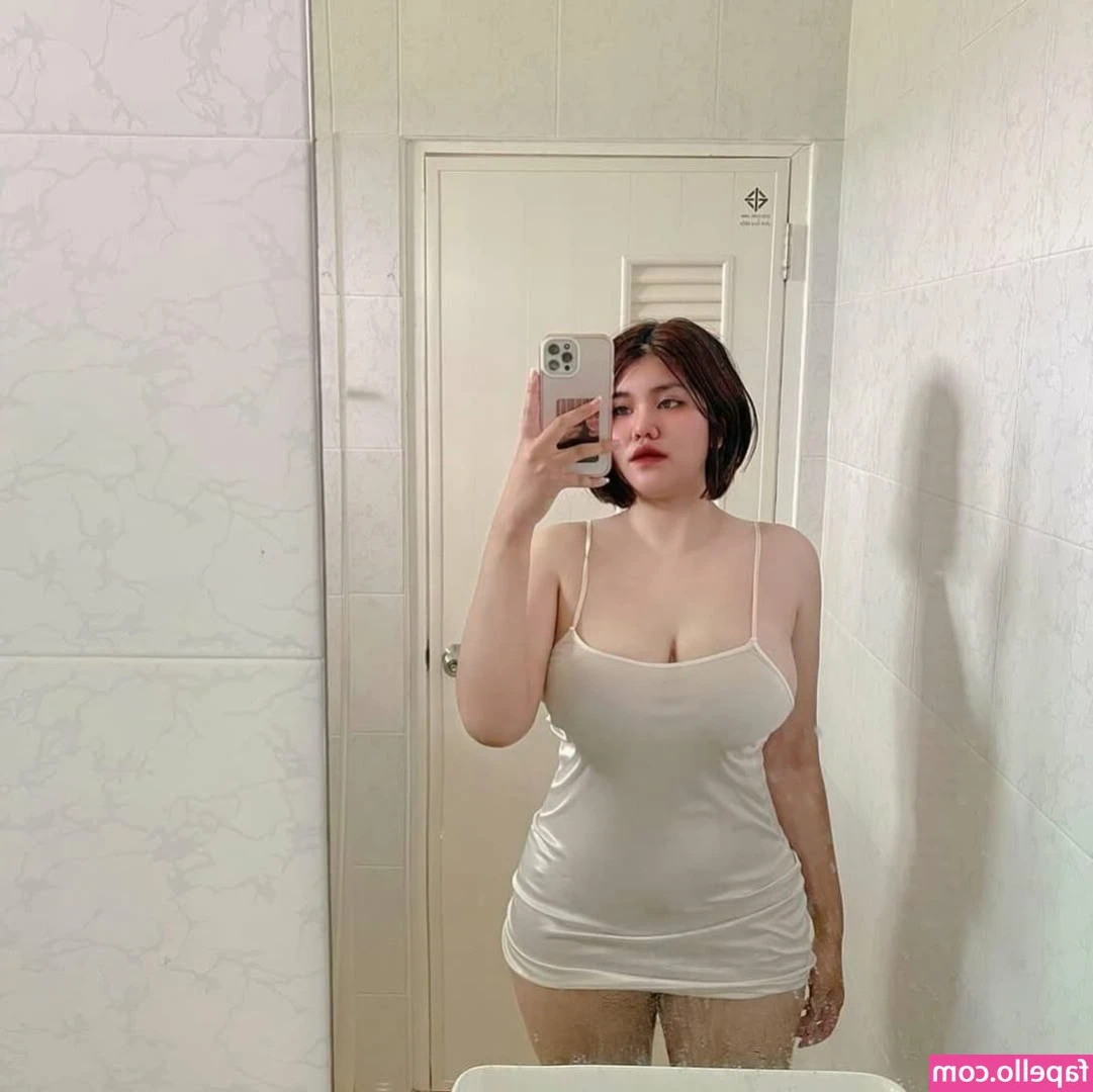 Jaofah - Enjoy the view 🚿💦   I promise I will take more photos that