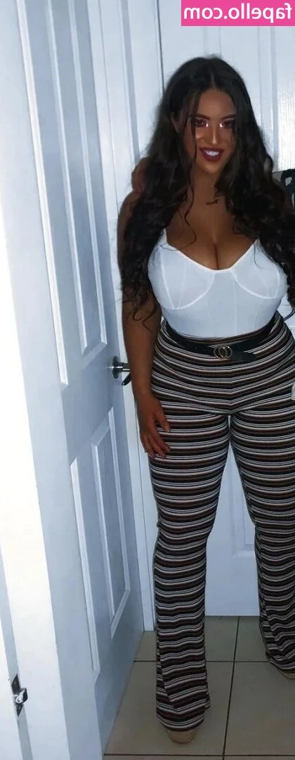 Jessica S [ jessica-s ] - My soft boobs are missing a man's hands 🫢