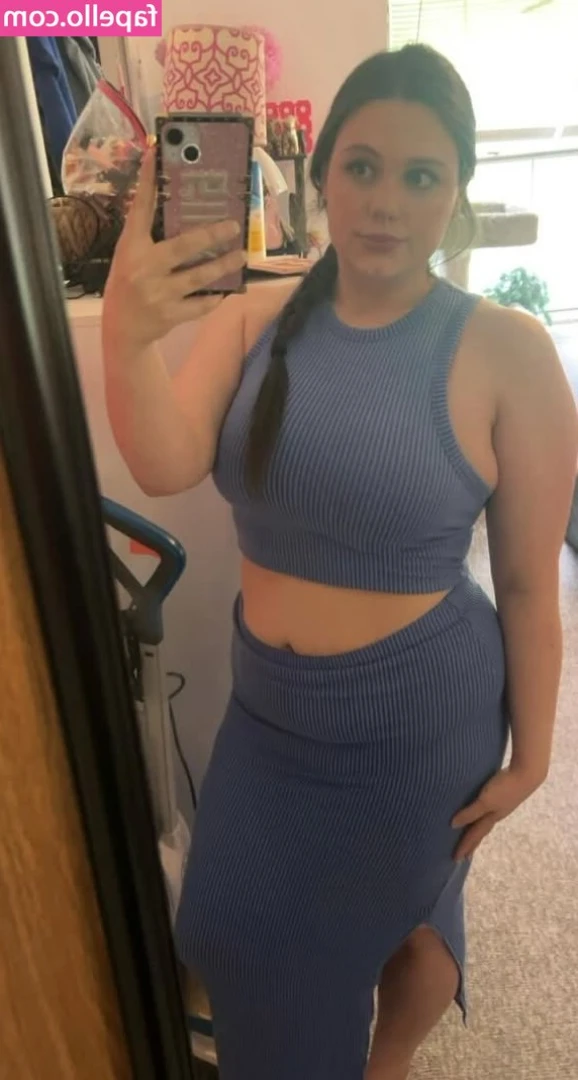Mikala Wyatt [ mikala-wyatt ] - A bit too playful today😇😝