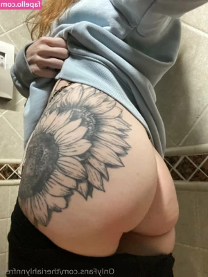 theriahlynnfree - Trying to show off my girldick but it keeps wanting to aim right for
