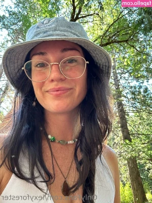 lexyforester - Who wants my snap  I m sick and need attention