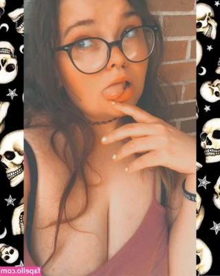 xxmydarkpassenger96xx - I’m hiding away just so I can please you baby 😇