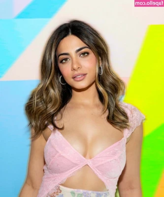 Emeraude Toubia [ emeraude-toubia ] - Twerk bundle in your inbox right now