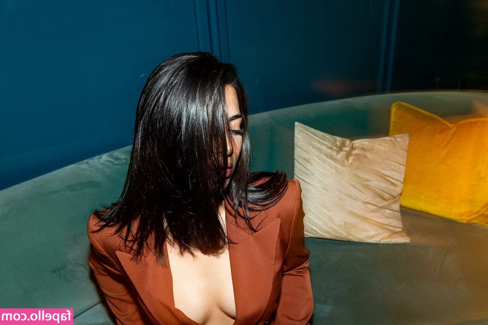 Emeraude Toubia [ emeraude-toubia ] - love the original classic 2xist thong