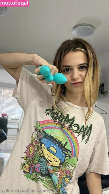 maybemollyy [ maybemollyy-2 ] - I am considering closing my paid page and doing everything on this