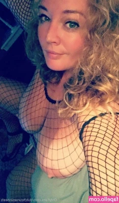 dutchcurvesinheels - you can't control the waves but you can slide on them✌🏄‍♂️