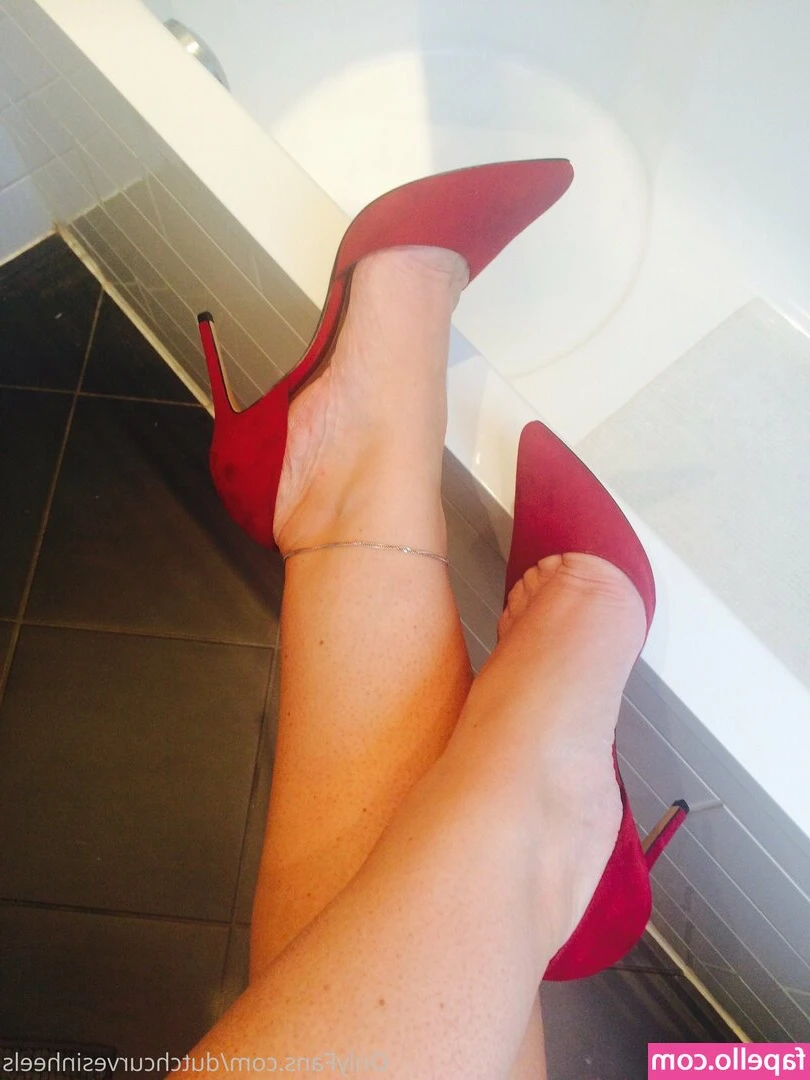 dutchcurvesinheels - Ughh work sucked so bad today I need a massage :(