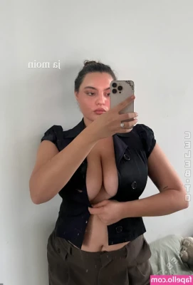 Lea Winona [ lea-winona ] - How was your weekend? 😘😘 Tip me if you like this photo. I will