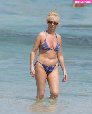 Debbie McGee [ debbie-mcgee ] - Don’t you wish I was sucking your dick??? 🍆🍆🍆