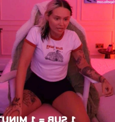 Talia Mar [ talia-mar ] - If you were my boyfriend, this is how I hang out in the kitchen!  