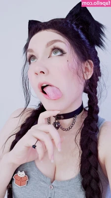 KittyKlaw ASMR [ kittyklaw-asmr ] - I’m watching Vikings naked right now. I just started getting into