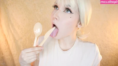 KittyKlaw ASMR [ kittyklaw-asmr ] - Back to non-maid things! (aww) A little close up booby play :D
