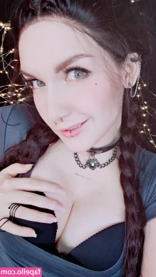KittyKlaw ASMR [ kittyklaw-asmr ] - Today I just chill in my bed the whole day 🥰 and you?