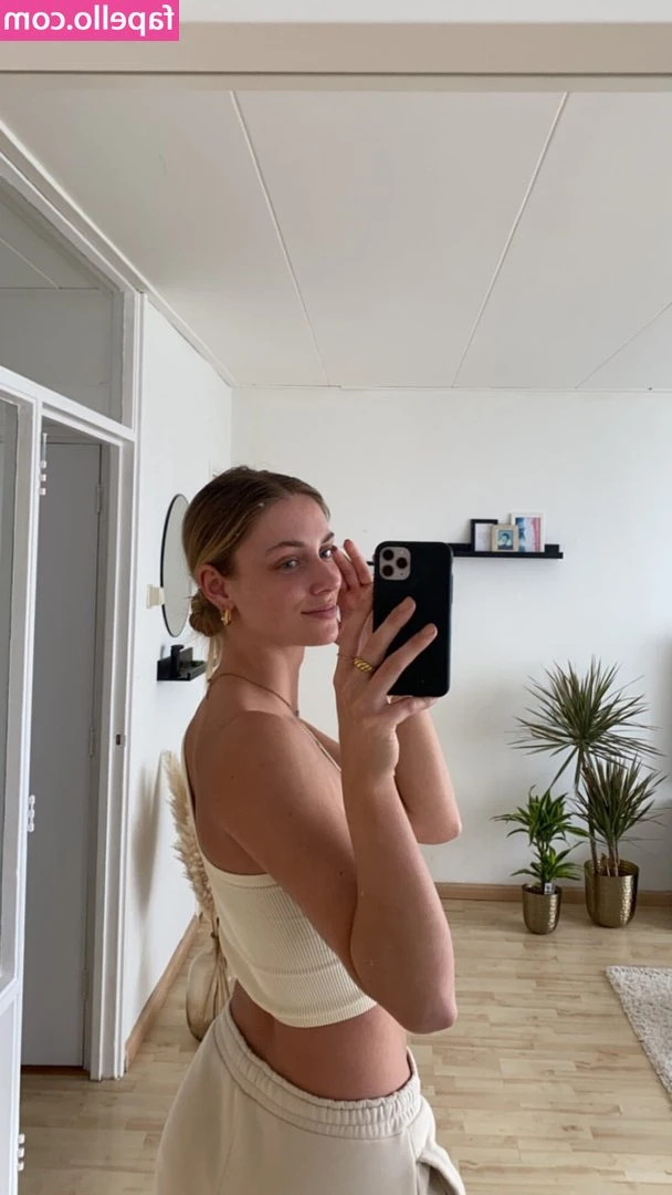 Joelle Denice [ joelle-denice ] - Mirror on the wall, tell me who's the sluttiest of all! 😋  DM me