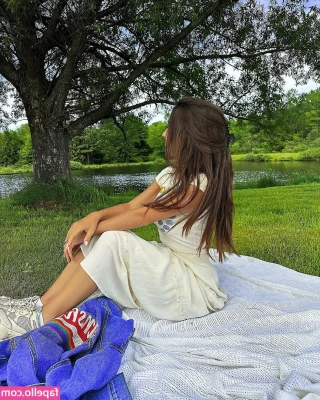 Taylor Alesia [ taylor-alesia ] - It to hot today
