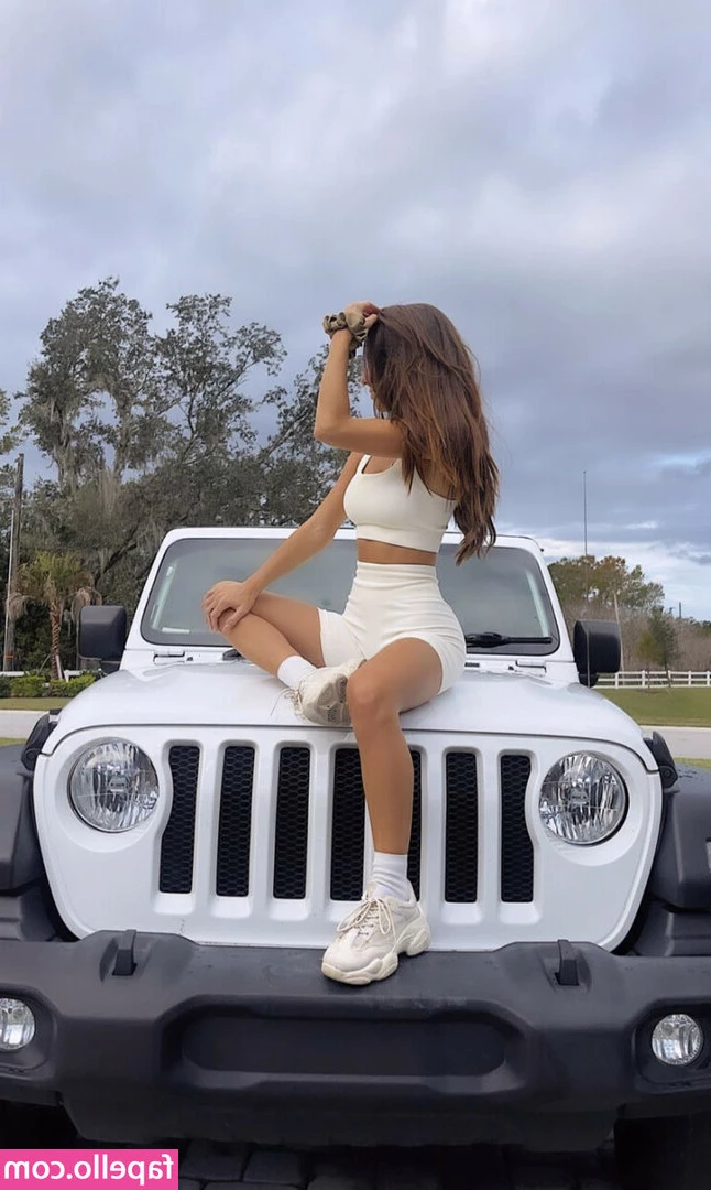 Taylor Alesia [ taylor-alesia ] - Giving body