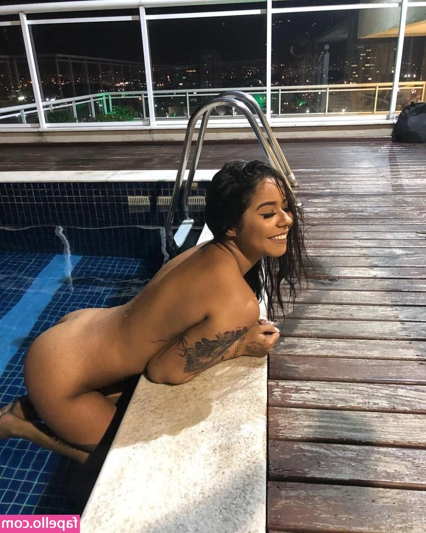 Julia Peixoto [ julia-peixoto ] - Happy Labor Day!  Send a tip to see the nips 😋