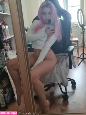 unicornsfeet - Asking my loyal fans where they see my nude eating content the most