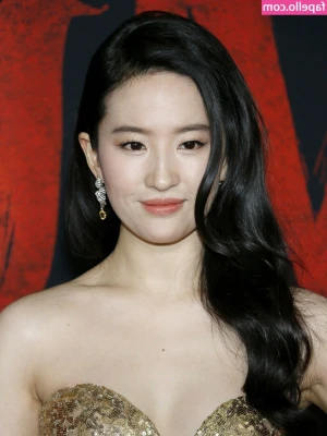 Liu Yifei [ liu-yifei ] - Wearing some real clothes and going to try and blend into society