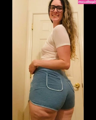 Delilah Sweet [ delilah-sweet ] - ahhh i hit my sub goal this week!! thank u so much 🥺 make sure to