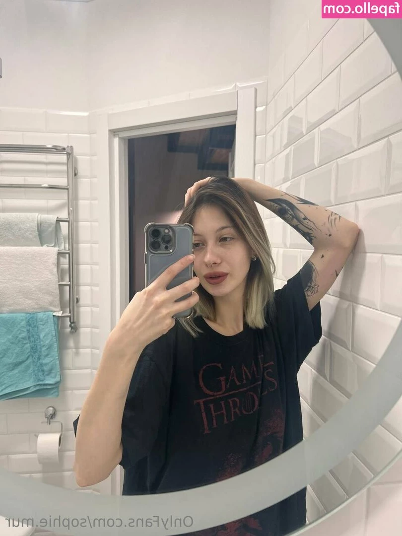 sophie.mur [ sophie-mur ] - Good afternoon babes!!! A new teasing clip will be up sometime today.