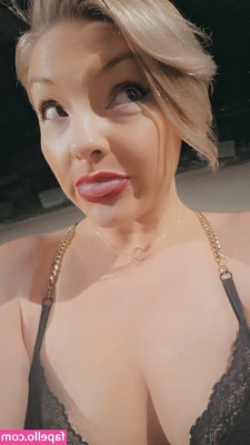 highinheels - Pretty feet make you weak don’t they