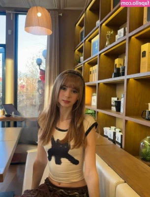 Jadoreeana - If I need support, I'll buy myself a corset.🤪