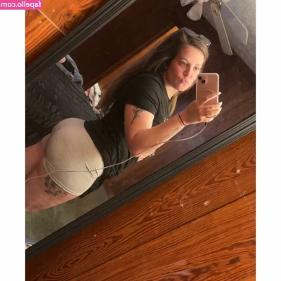 Brooklyngene12 - Who wants to eat me out?