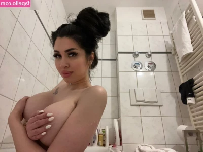 Mira Nouri [ mira-nouri ] - Would you smack it