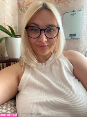 chloeimany - Would you spank me while I rode your cock like this