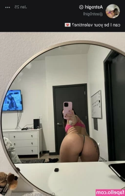 Astr0girll - would you wanna fuck me on the couch like this