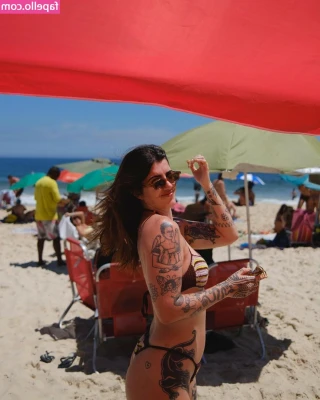 Luiza Maffort [ luiza-maffort ] - do you want to choose my nail polish? do you like feet?  do u have a