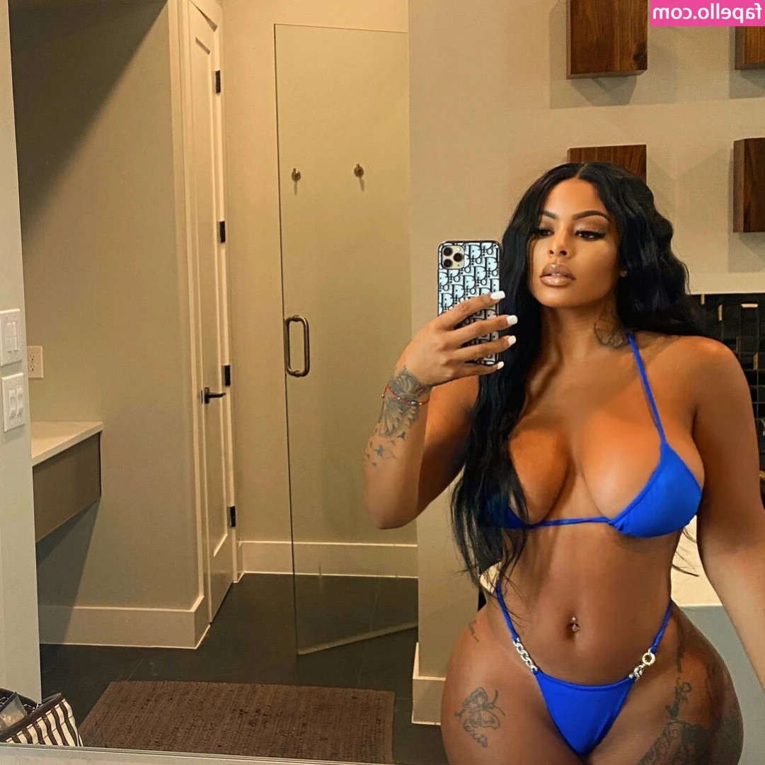 Alexisskyy - Whos got the energy to keep up with me?😋