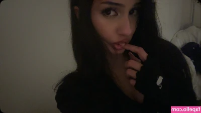 6ickgirl - Freshly showered...  Message me if you want a video 🖤
