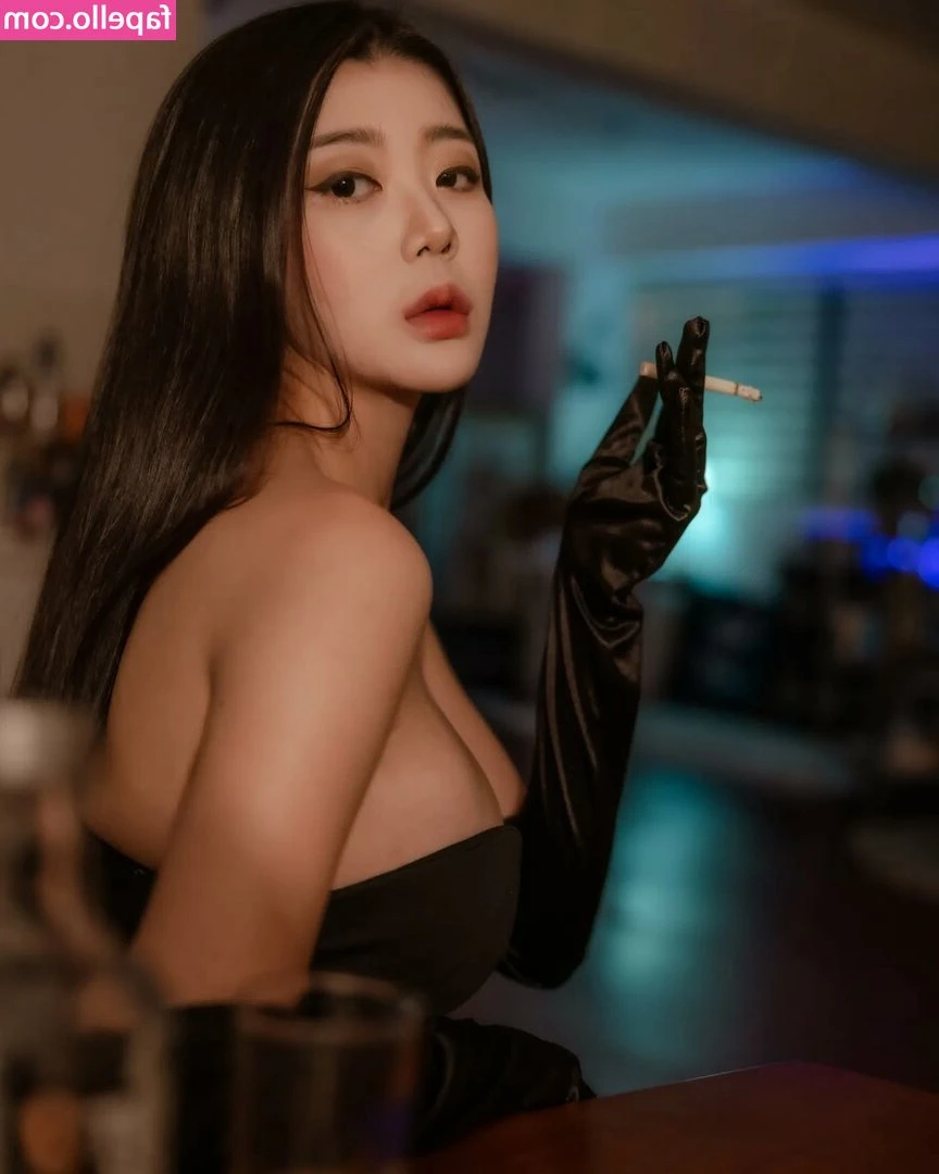 Yuni 유니 [ yuni ] - Should I bring this look back??