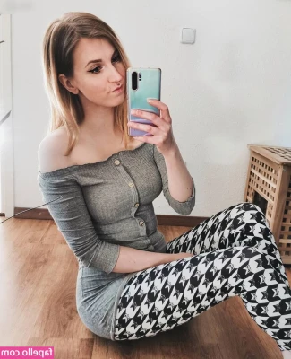Inzaynia - If you have my Snapchat, I have some b/g content! Dm me! 😘