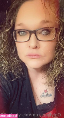 mistylovins78 - Twerking and showing my holes outside, no one saw.. I think 🤭