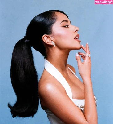 Becky G [ becky-g ] - Tengo planeadas miles de aventuras  mi conpañer  tendrías que ser
