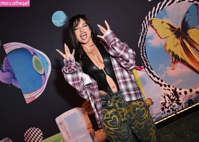 Becky G [ becky-g ] - I hurt my hand making something BIG  Will post that later tonight